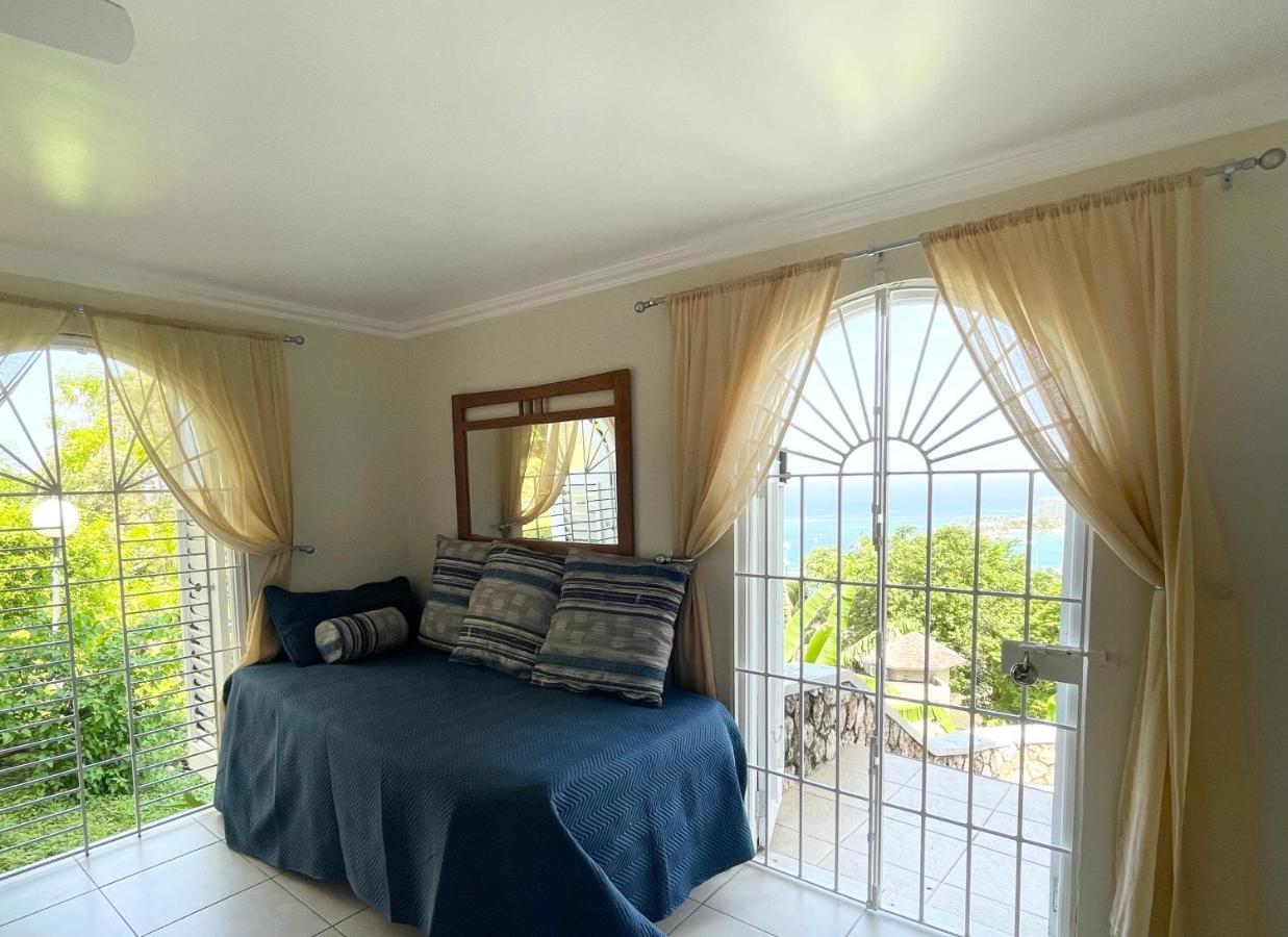Hummingbird Retreat - Luxury Oceanview Apt, 7-Minute Walk To Beach Ocho Rios Eksteriør bilde