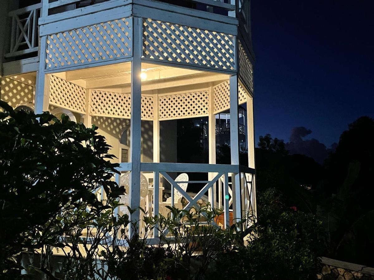 Hummingbird Retreat - Luxury Oceanview Apt, 7-Minute Walk To Beach Ocho Rios Eksteriør bilde