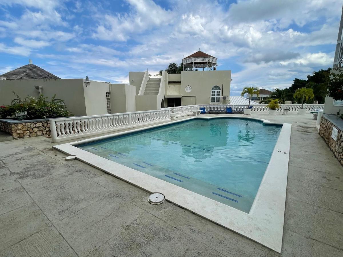 Hummingbird Retreat - Luxury Oceanview Apt, 7-Minute Walk To Beach Ocho Rios Eksteriør bilde