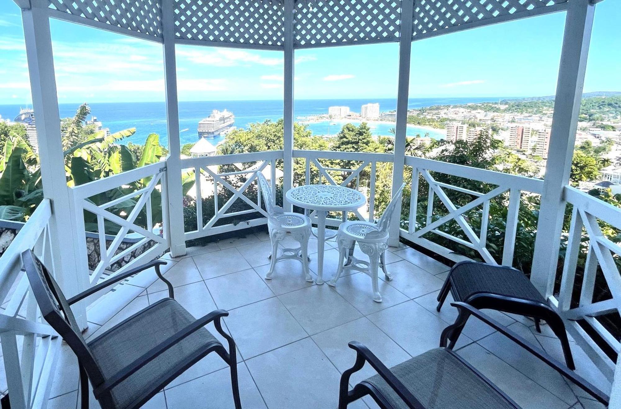 Hummingbird Retreat - Luxury Oceanview Apt, 7-Minute Walk To Beach Ocho Rios Eksteriør bilde
