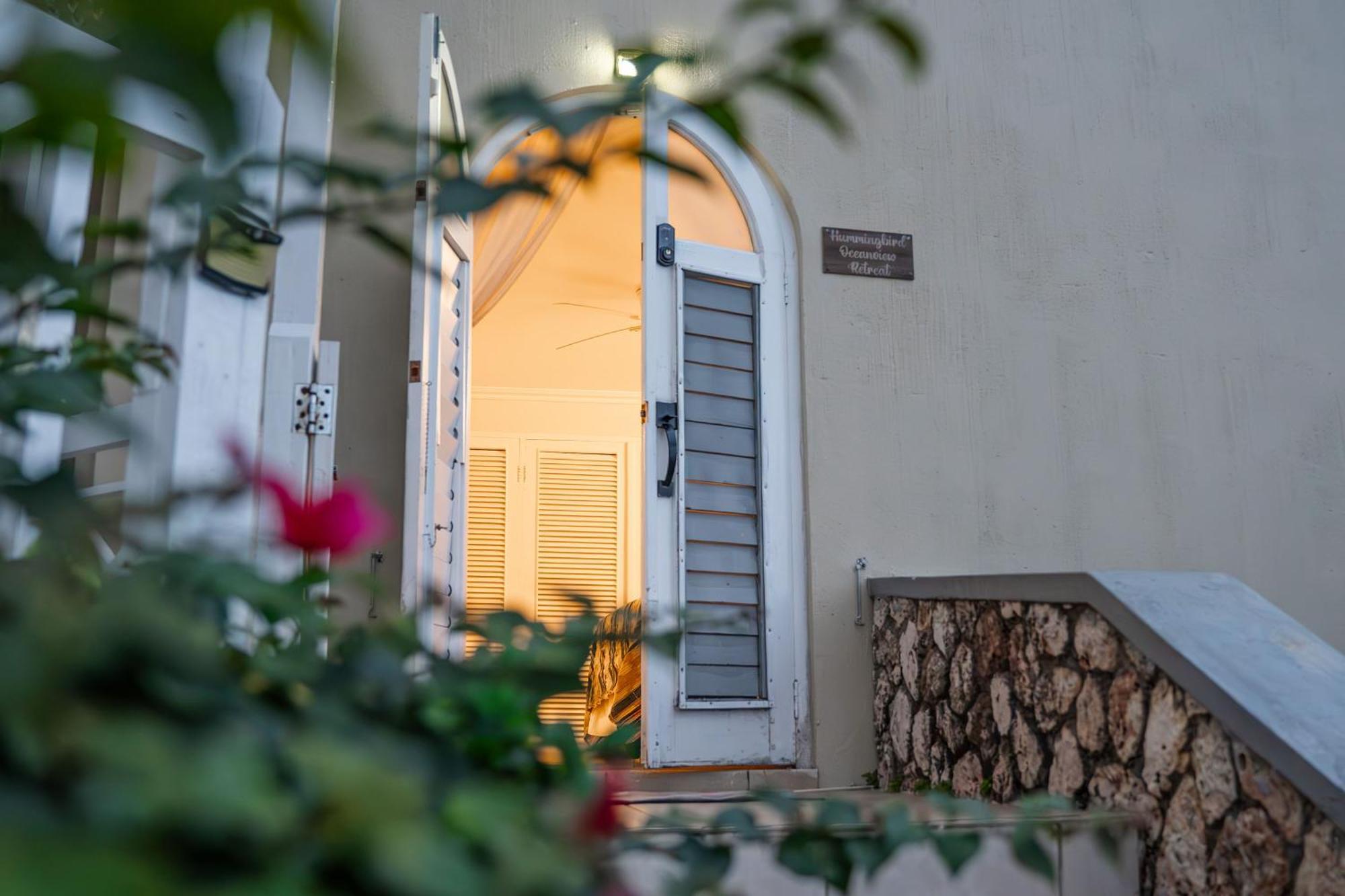 Hummingbird Retreat - Luxury Oceanview Apt, 7-Minute Walk To Beach Ocho Rios Eksteriør bilde